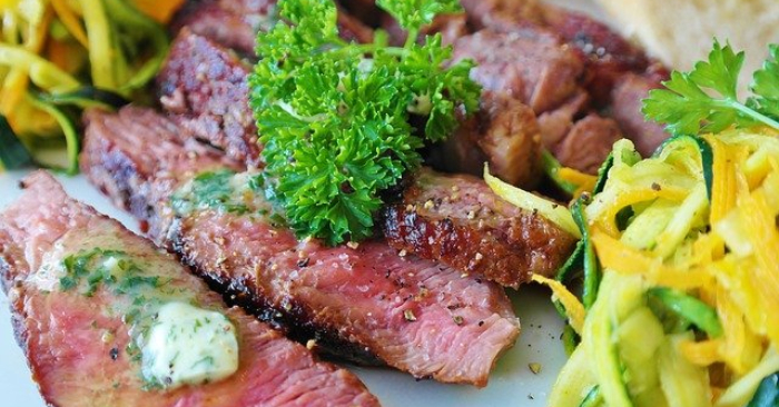 Thừa cân hoặc béo phì, là kết quả của sự tương tác phức tạp giữa các yếu tố di truyền, hành vi và môi trường (Ảnh Pixabay).